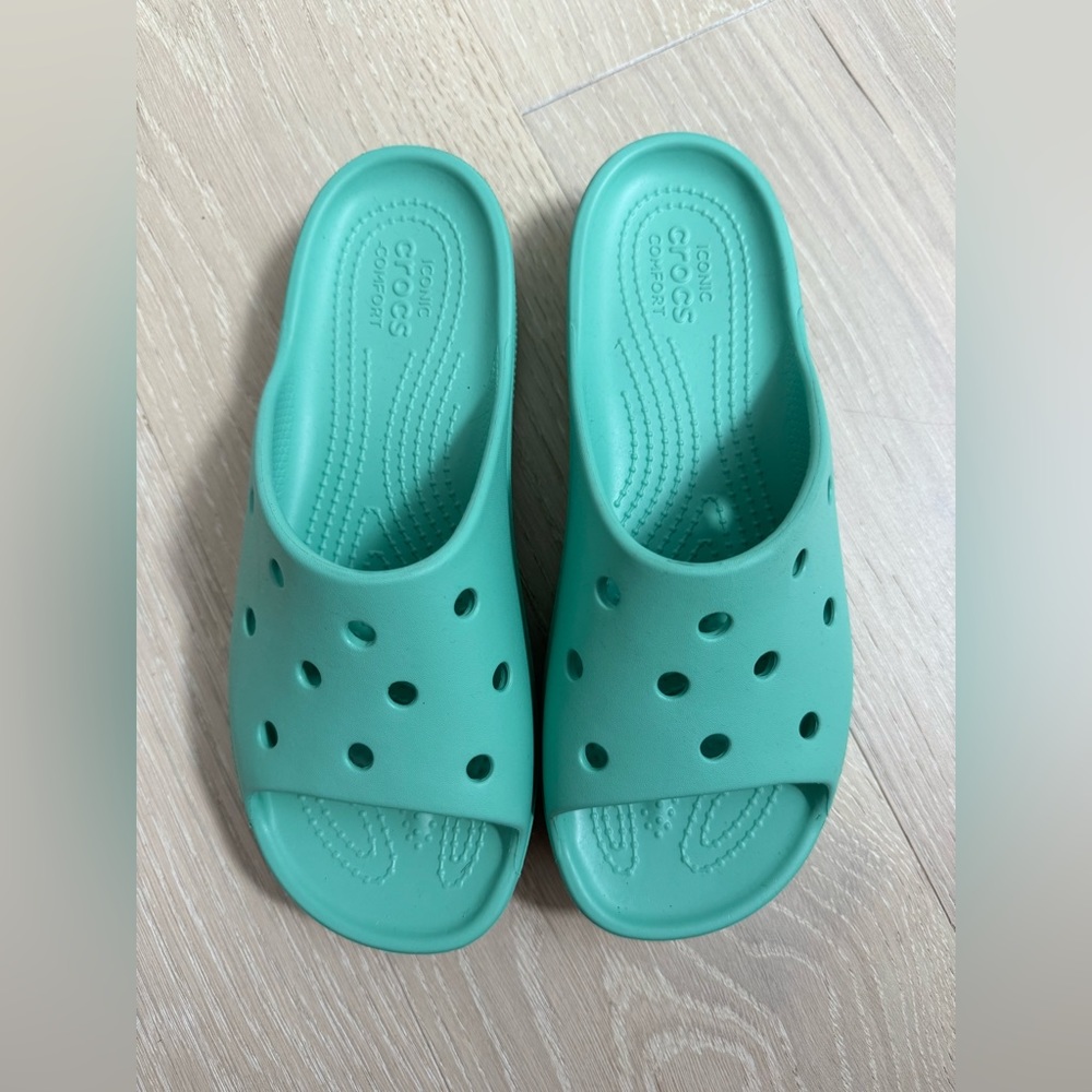 BRAND NEW Crocs Women's Classic Slide | Platform Sandals in Jade Stone